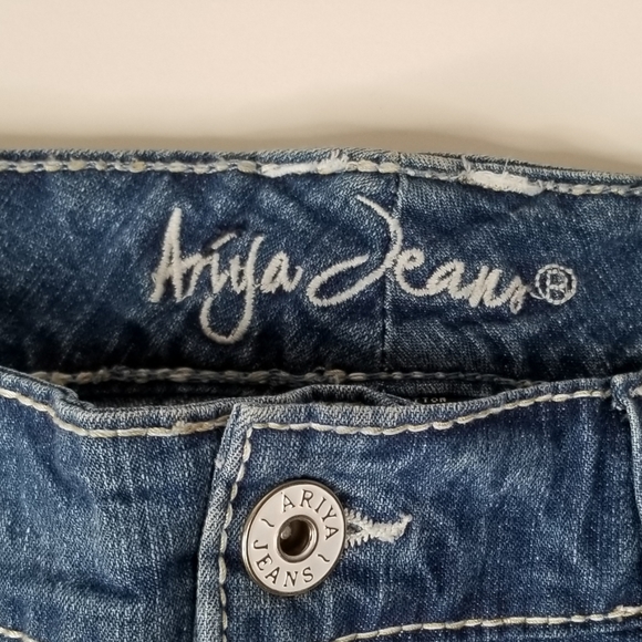 Ariya & Amethyst Jeans Blue Denim Curvy 11/12 Regular Booty Shorts With Cuffs - Picture 5 of 9